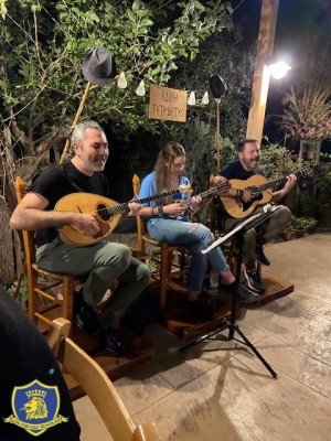 Rempetiko tragoudi night out